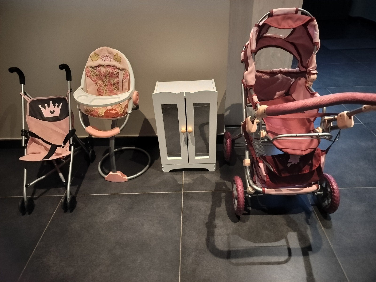poppenwagen, stoel, kleerkast en buggy, Ophalen of Verzenden, Zo goed als nieuw