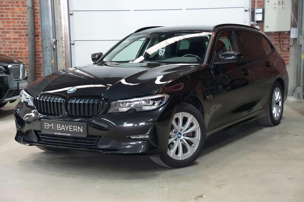 BMW 320 eA Plug in Hybride Trekhaak Leder Camera Garantie, Auto's, BMW, Automaat, 1998 cc, Bi-Xenon koplampen, Gebruikt