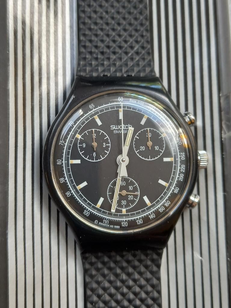 Swatch Chrono Black Friday 1990 remise à neuf, Handtassen en Accessoires, Horloges | Heren, Gebruikt, Polshorloge, Swatch, Overige materialen