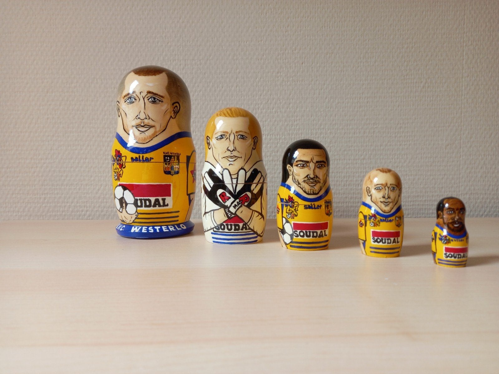 Matroesjka voetbalpoppetjes K.V.C. Westerlo, Enlèvement