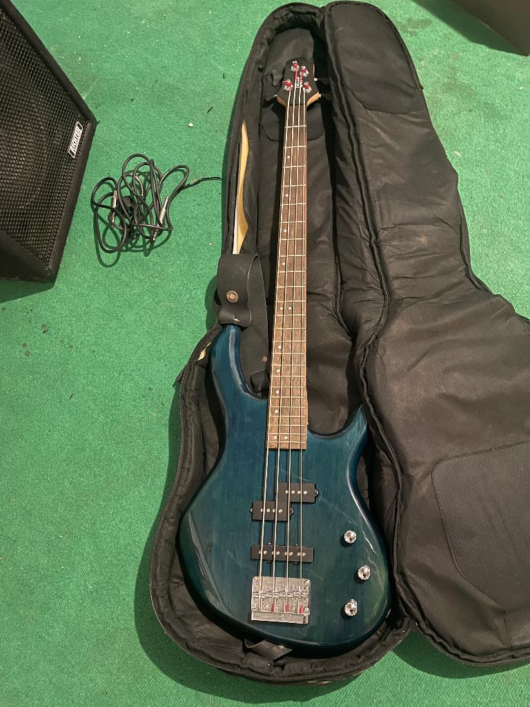 Basse éléctrique Cort Action + ampli Laney, Musique & Instruments, Enlèvement, Utilisé, Guitare basse, Moins de 50 watts