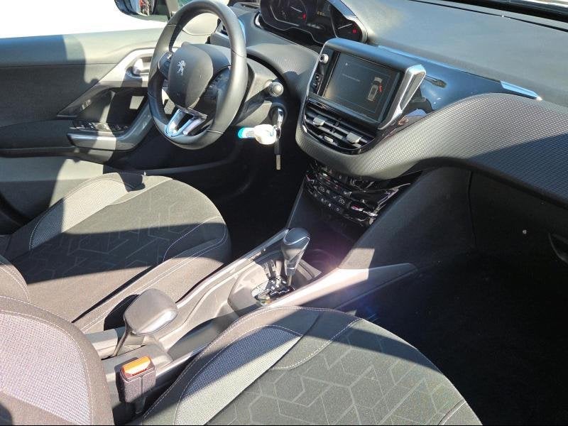 Peugeot 2008 Active 1.2i 110pk automaat - Trekhaak - Carplay, Auto's, Peugeot, Automaat, 1199 cc, 110 g/km, Electronic Stability Program (ESP)