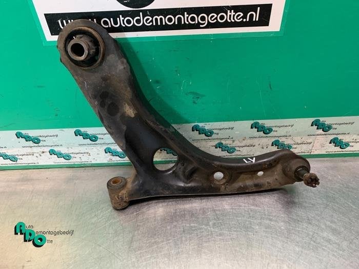 Bras de suspension avant gauche d'un Toyota Aygo (Aygo 05-), -, 3 mois de garantie, Toyota, Utilisé