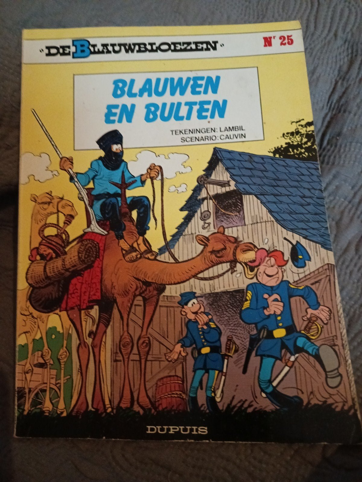 strip de blauwbloezen nr 25 blauwen en bultenEO, Enlèvement ou Envoi, Une BD, Comme neuf, Lambil & Cauvin