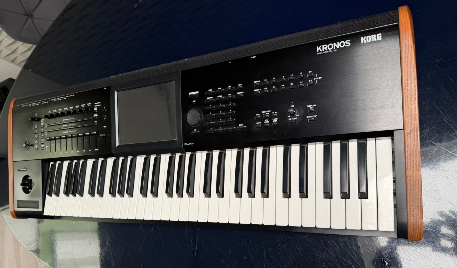 Korg kronos v2 61, Musique & Instruments, Enlèvement, Comme neuf, 61 touches, Korg