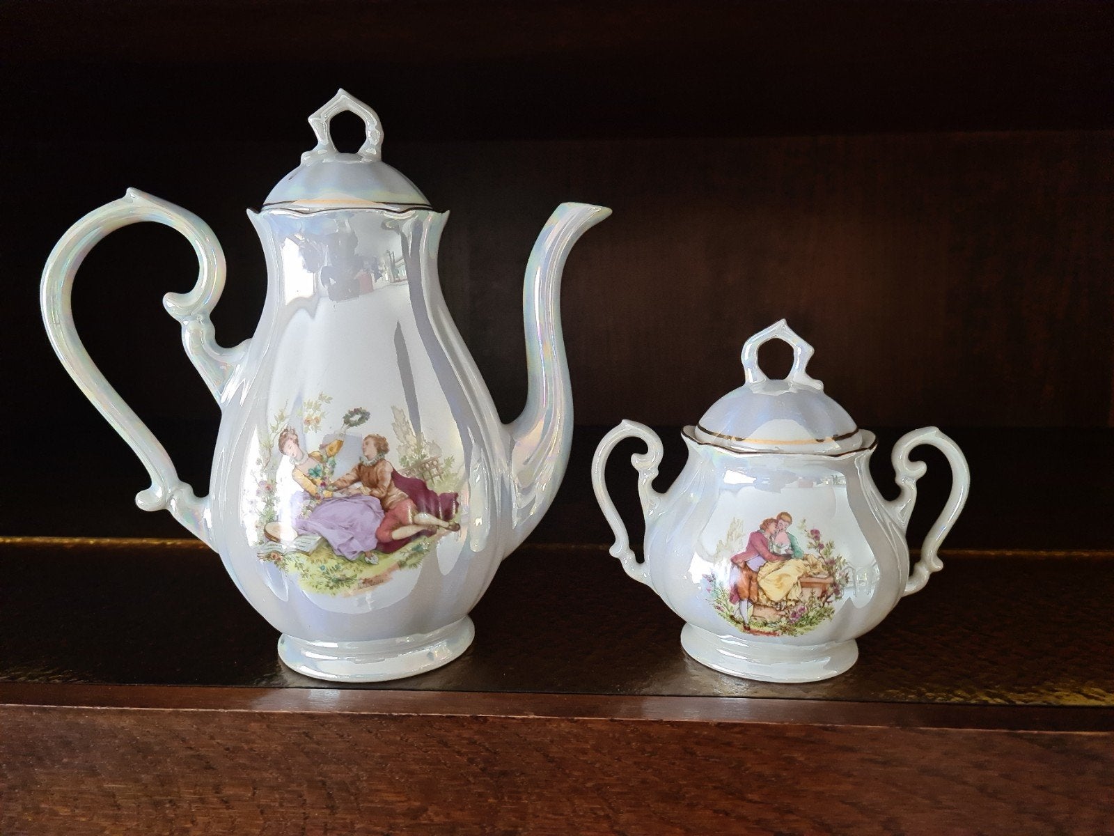 theepot en suikerpotje, Ophalen