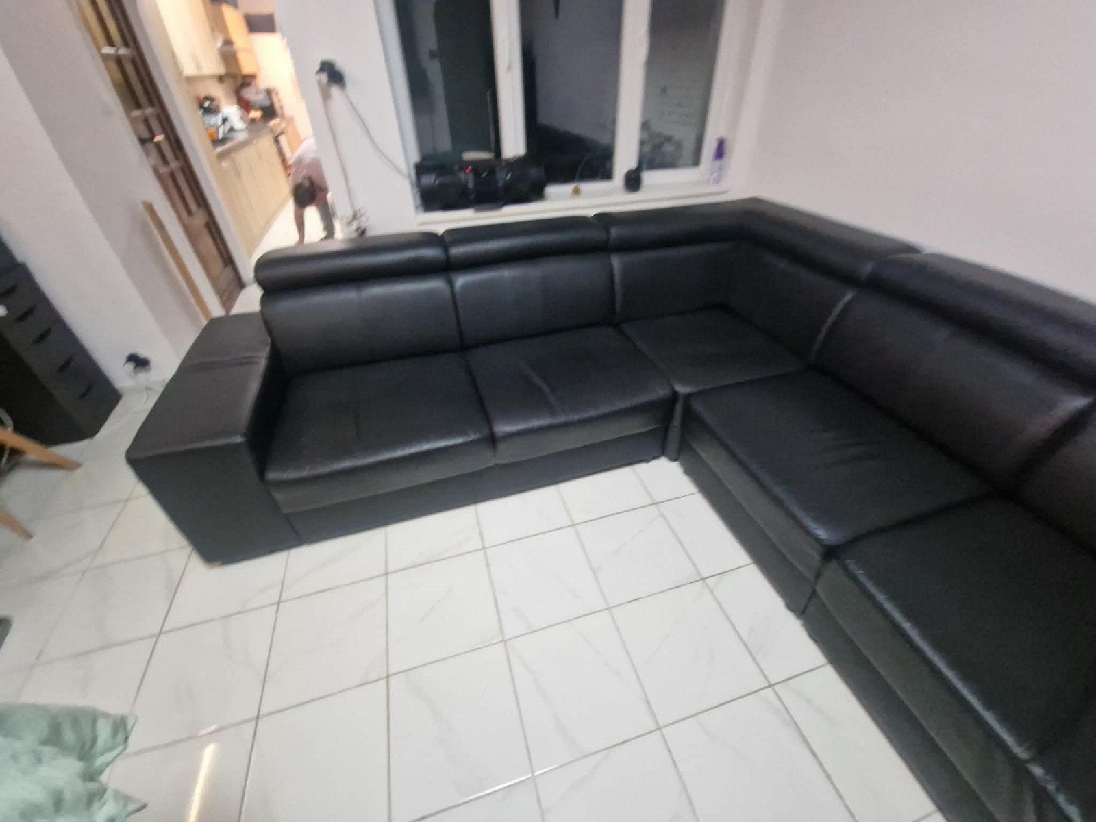 grand canapé d'angle noir semi cuir  parfait état comz neuf, Enlèvement, Comme neuf, Cuir, Grand canapé d'angle noir 7 place