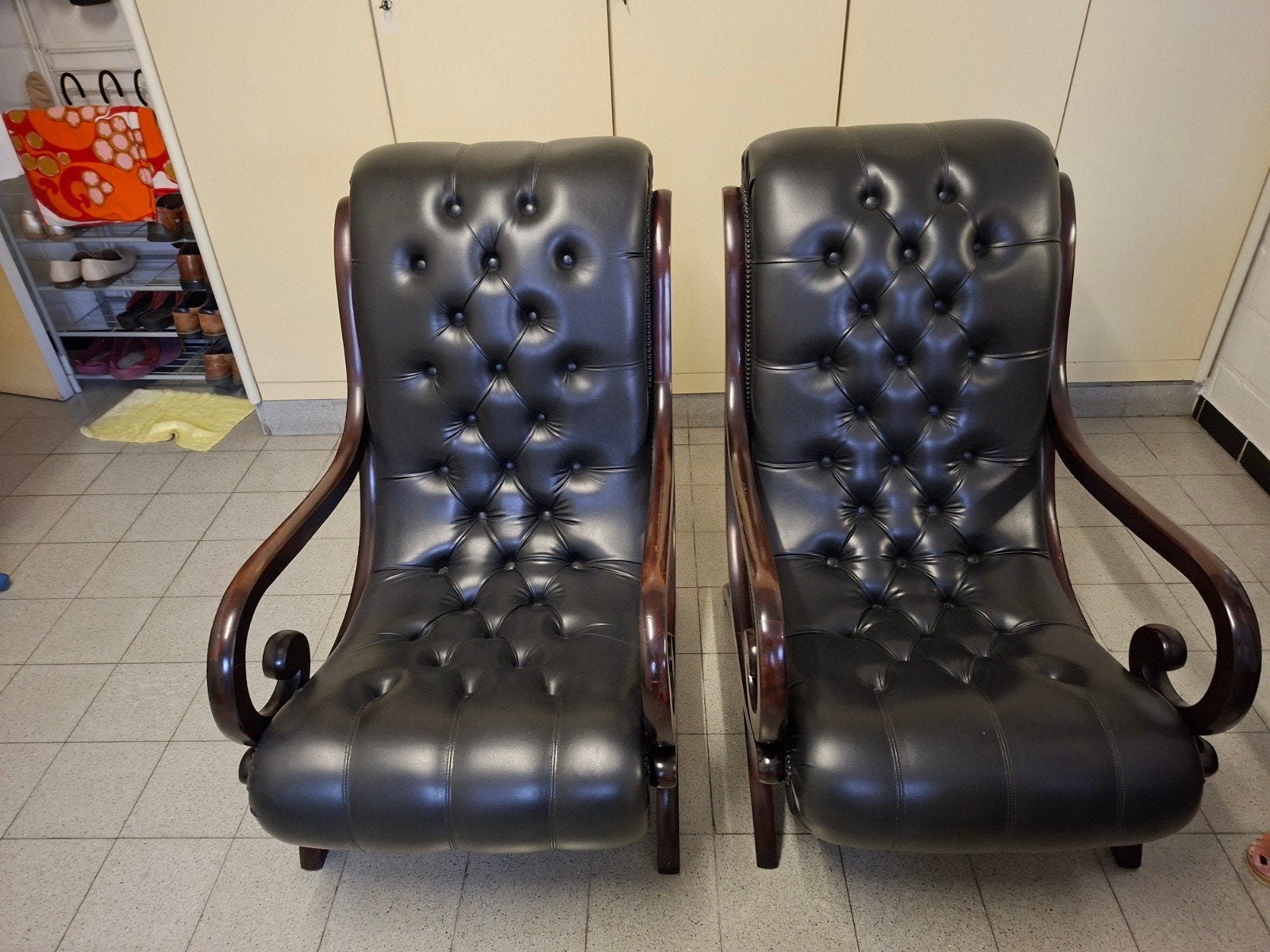 2 identieke Chesterfield fauteuils., Antiek en Kunst, Ophalen