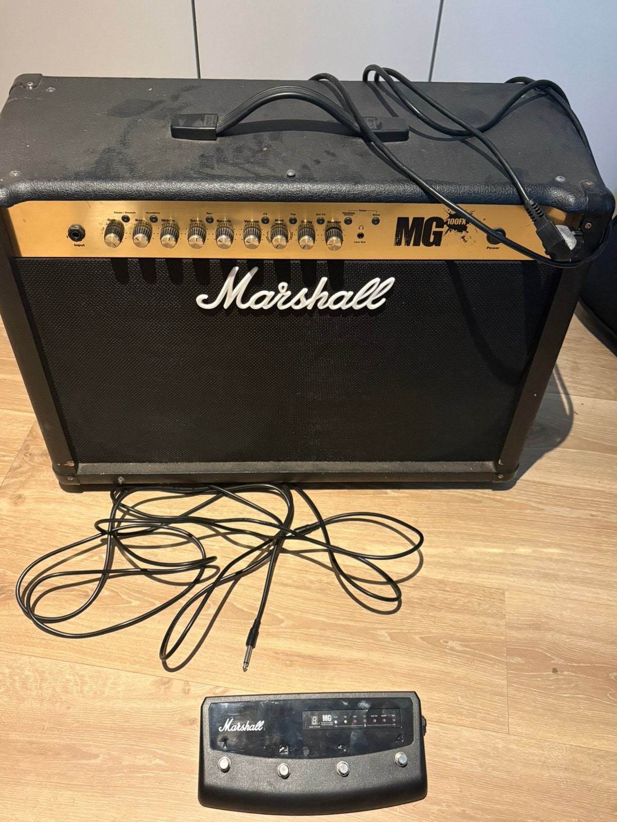 Marshall MG100FX 100W gitaarversterker + footswitch, Muziek en Instrumenten, Ophalen, Zo goed als nieuw