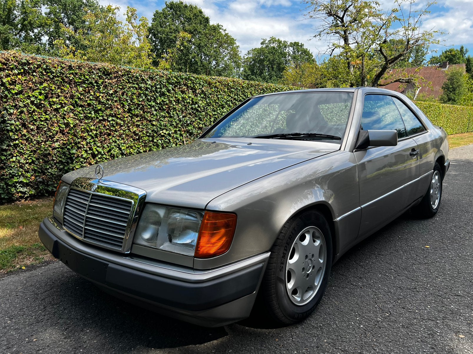 Oldtimer Mercedes W124 300CE coupé 6 cilinder automaat, foto 4
