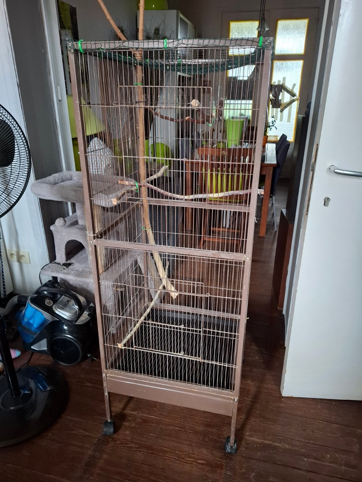 VOLIÈRE AYANT SERVI A MON ÉLEVAGE MAIS J'ARRÊTE.  25 EUROS, Animaux & Accessoires, Oiseaux | Cages & Volières, Enlèvement, Volière