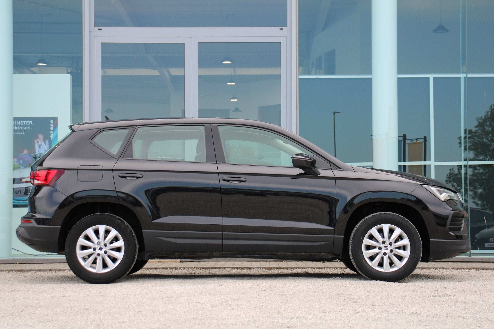 SEAT Ateca 1000TSI REFERENCE 110PK *WIRELESS APPLE/ANDROID*, Auto's, Seat, Voorwielaandrijving, Stof, Gebruikt, Zwart