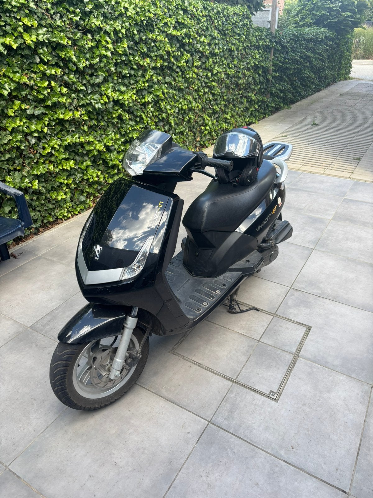 Peugeot Vivacity 4T + scorpion exo evo helm + slot, Fietsen en Brommers, Ophalen, Gebruikt, Klasse A (25 km/u), Benzine