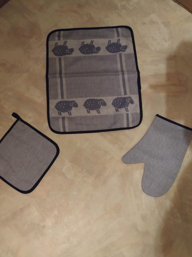 nieuw set keukentextiel wanten en ovenlappen schaapjes enz.., Huis en Inrichting, Ophalen of Verzenden, Nieuw