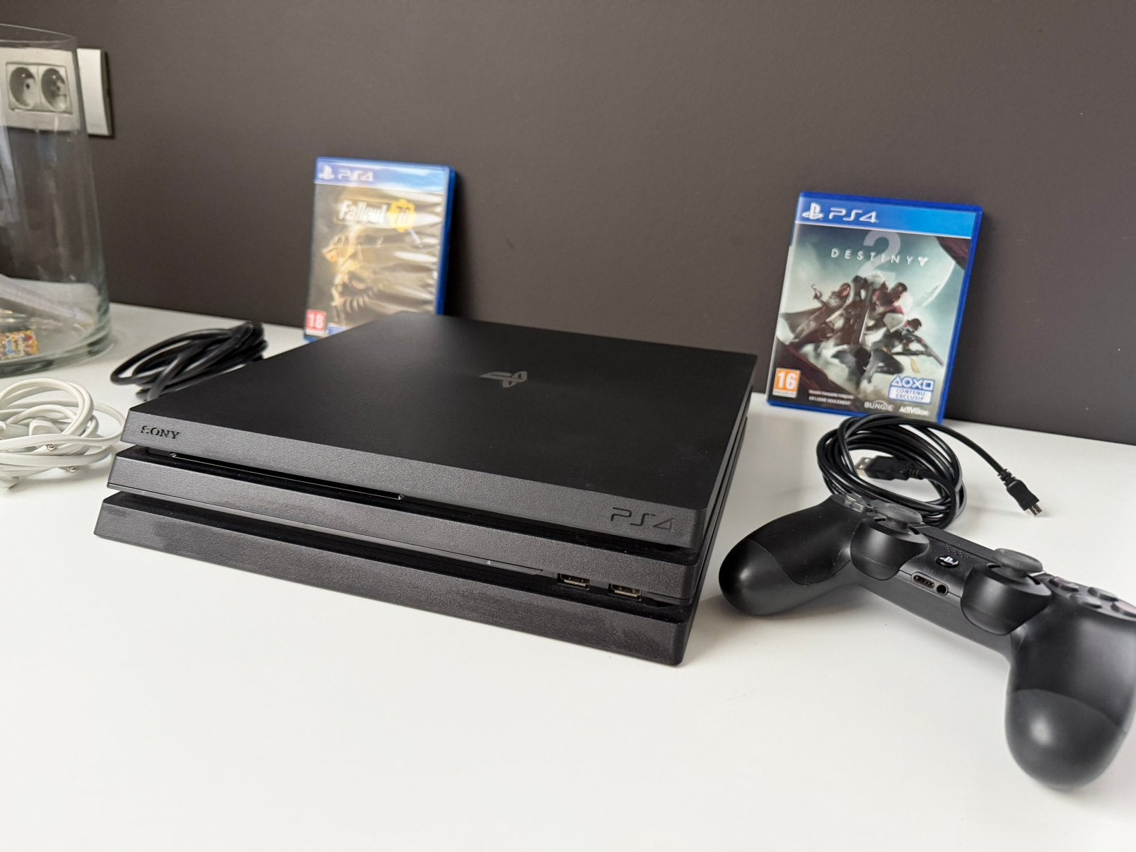 PS4 Pro 1TB + Controller + 2 Games, Consoles de jeu & Jeux vidéo, Enlèvement ou Envoi, Comme neuf, Pro