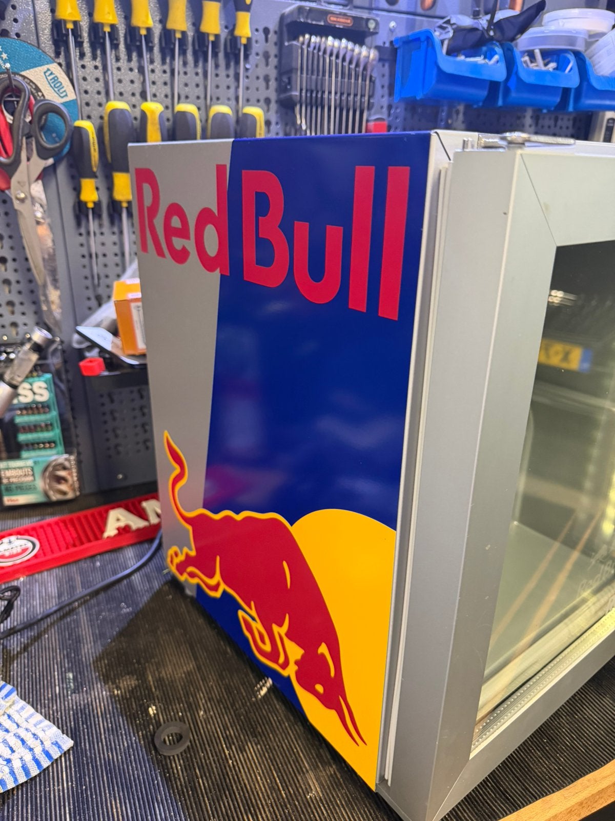 Mini-réfrigérateur Red Bull, Classe énergétique A ou plus économe, Moins de 45 cm, Enlèvement, Sans bac à congélation