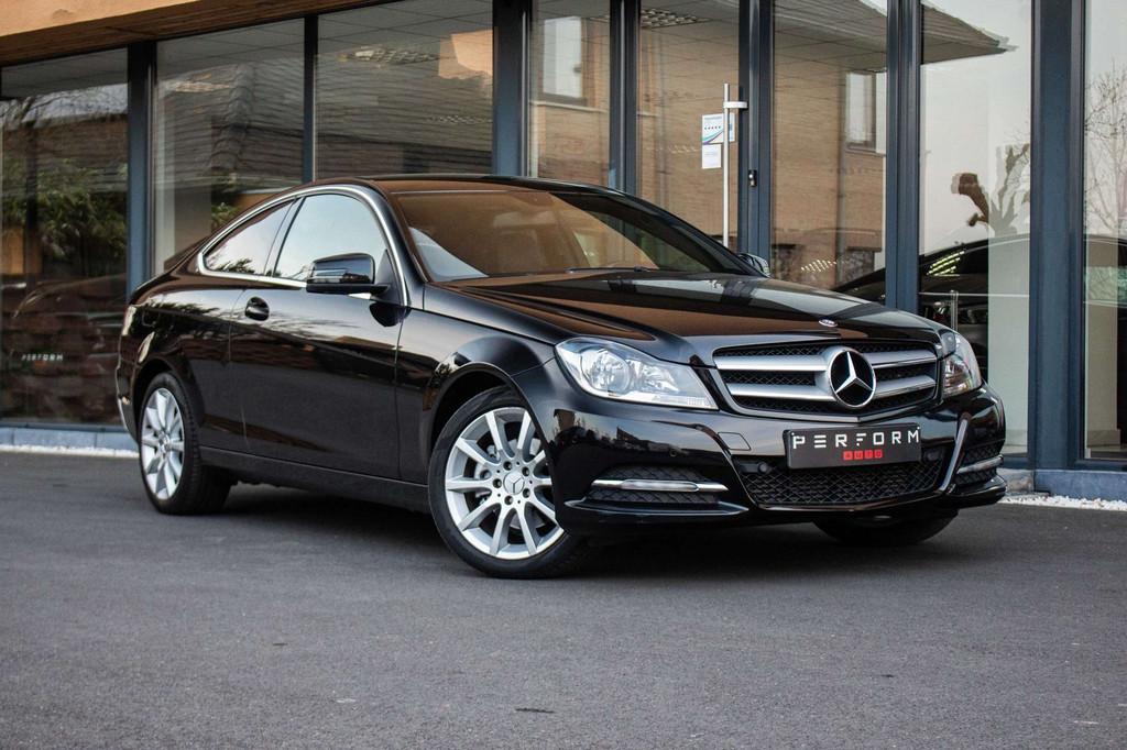 Mercedes-Benz C 220 d COUPÉ*AMG LINE*AUTOMAAT*NAVI*NIEUWSTA, Auto's, Automaat, Gebruikt, Zwart, 2100 kg