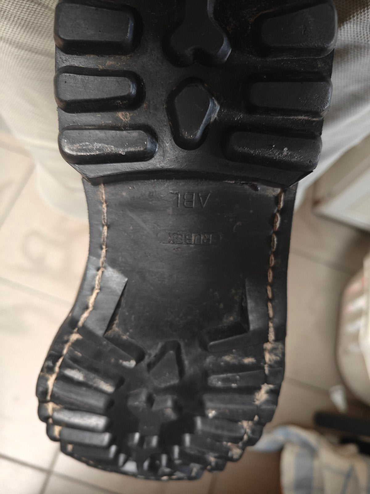 Bottes militaires, Enlèvement