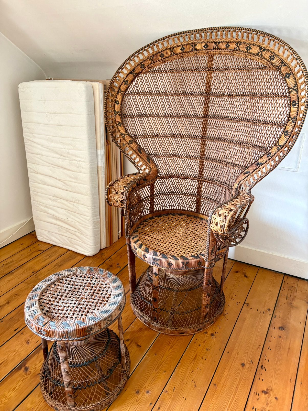 Vintage emanuella stoel met voetsteun  in rotan, Huis en Inrichting, Ophalen, Gebruikt, Riet of Rotan