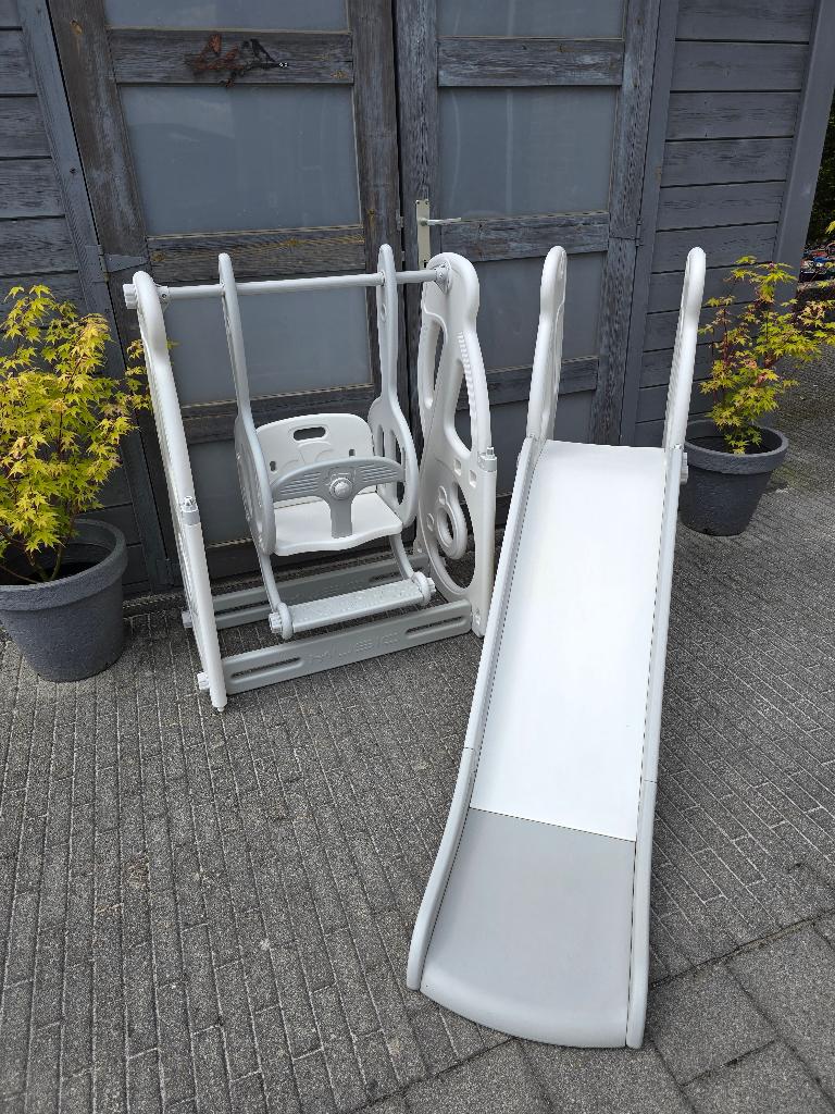 Speeltoestel met schommel, glijbaan, bal, voor binnen/buiten, Ophalen, Zo goed als nieuw, Schommel