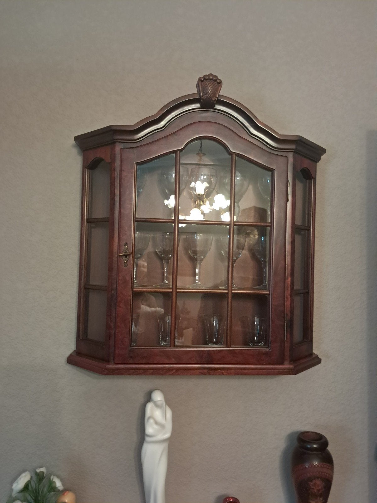 Vitrine hang kastje, Ophalen