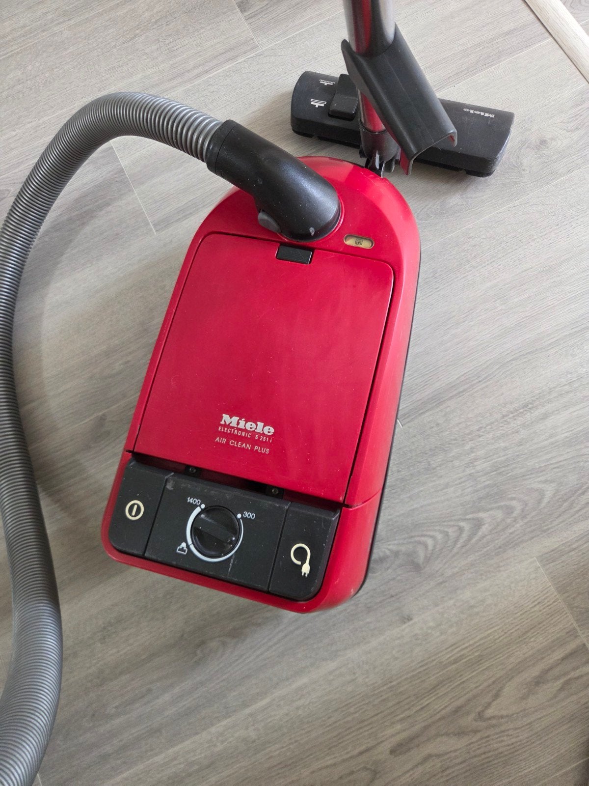 stofzuiger miele 1400w, Ophalen of Verzenden, Miele