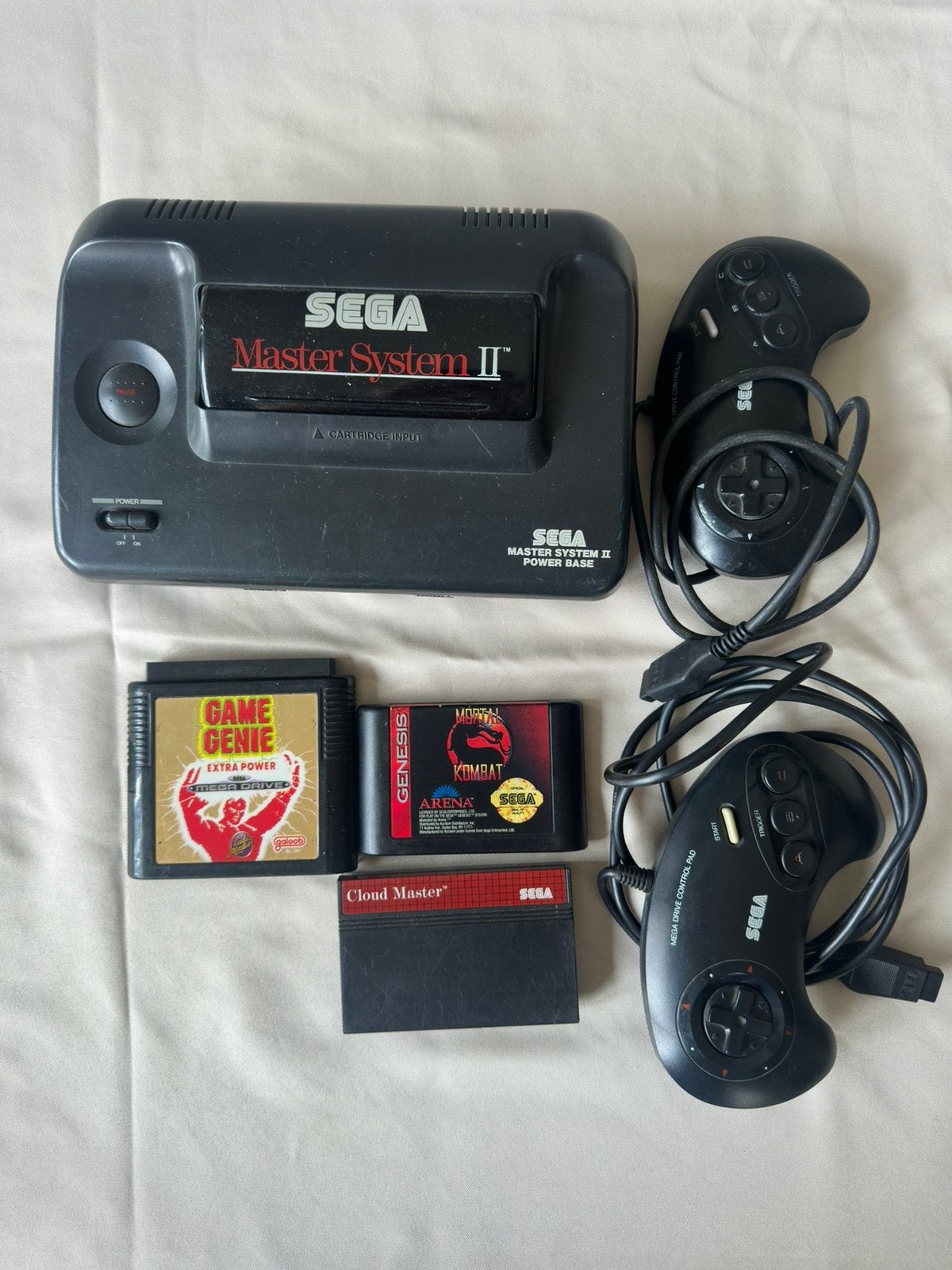 Sega Master System II Console Lot + 2 Controllers en 3 Games, Games en Spelcomputers, Spelcomputers | Sega, Ophalen, Zo goed als nieuw