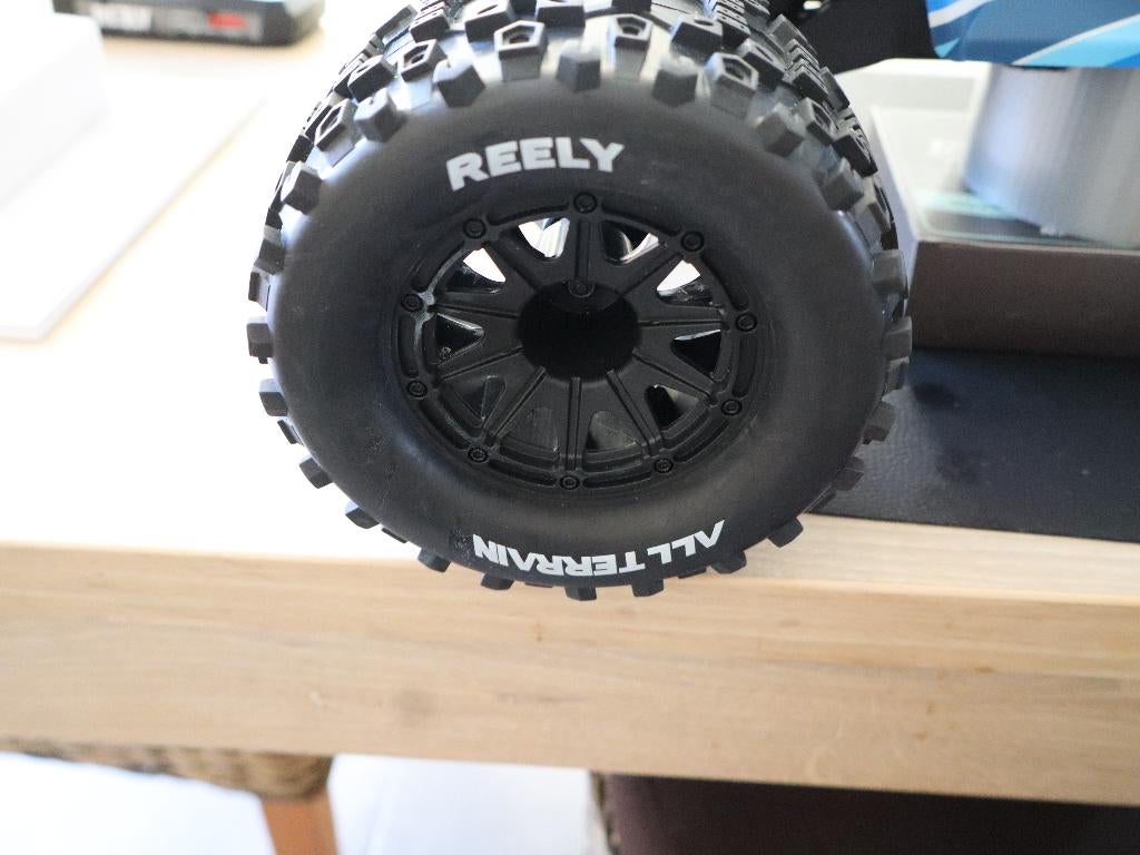 RC 1/1O Monster Truck, Échelle 1:10, Voiture off road, Comme neuf, Enlèvement