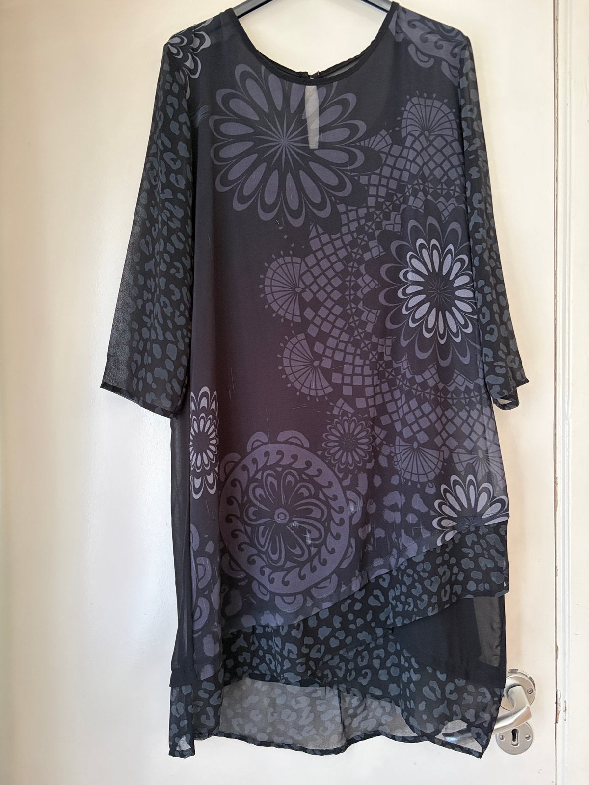 Robe Desigual – Taille 42, Vêtements | Femmes, Robes, Comme neuf, Noir, Enlèvement ou Envoi