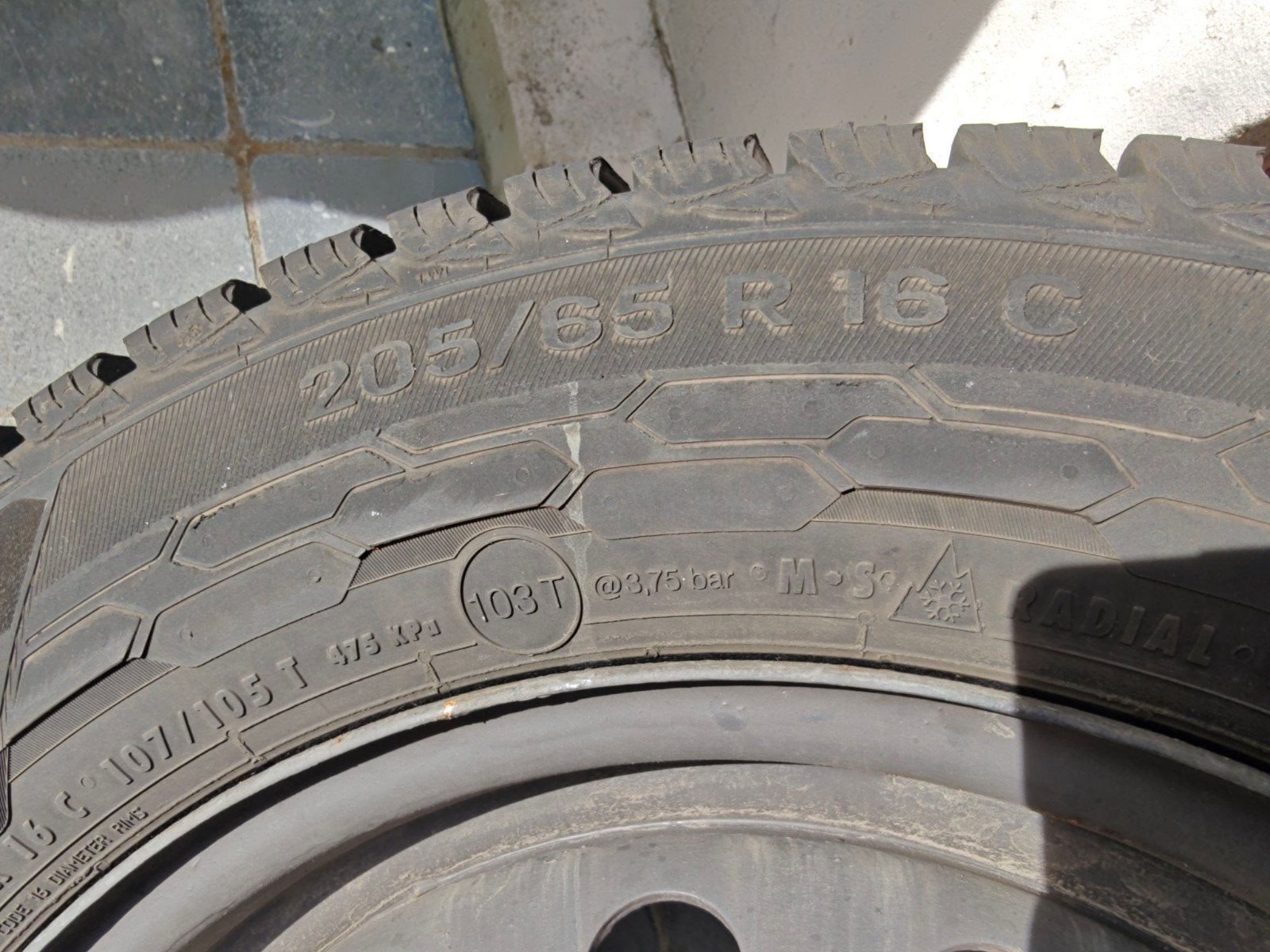 2 pneus neige Uniroyal snow max 3 205/65/r16 c, Ophalen, 16 inch, Banden en Velgen, Bestelwagen