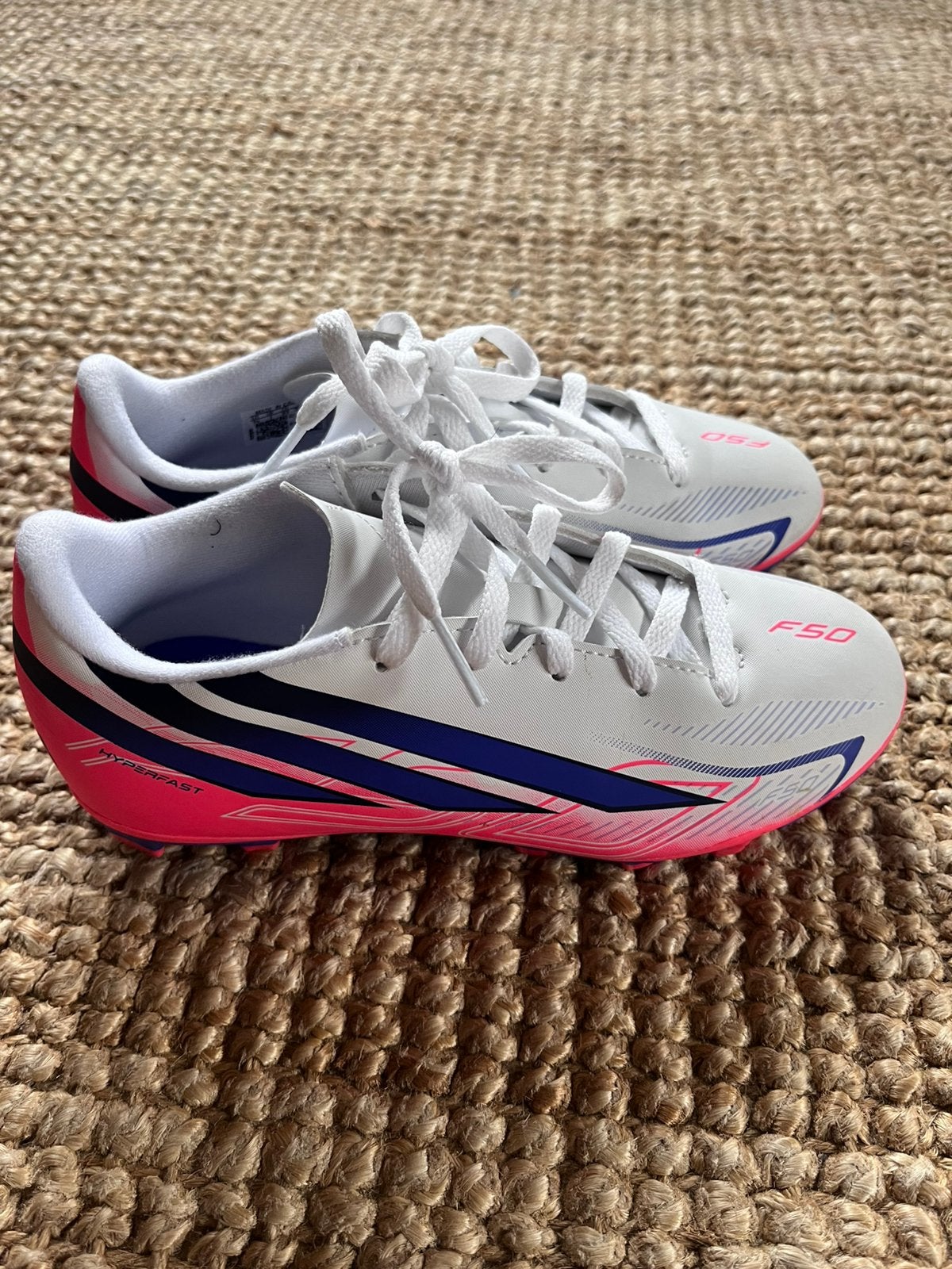 Chaussures de football Adidas taille 33 Porté une seule fois, Sports & Fitness, Enlèvement, Comme neuf