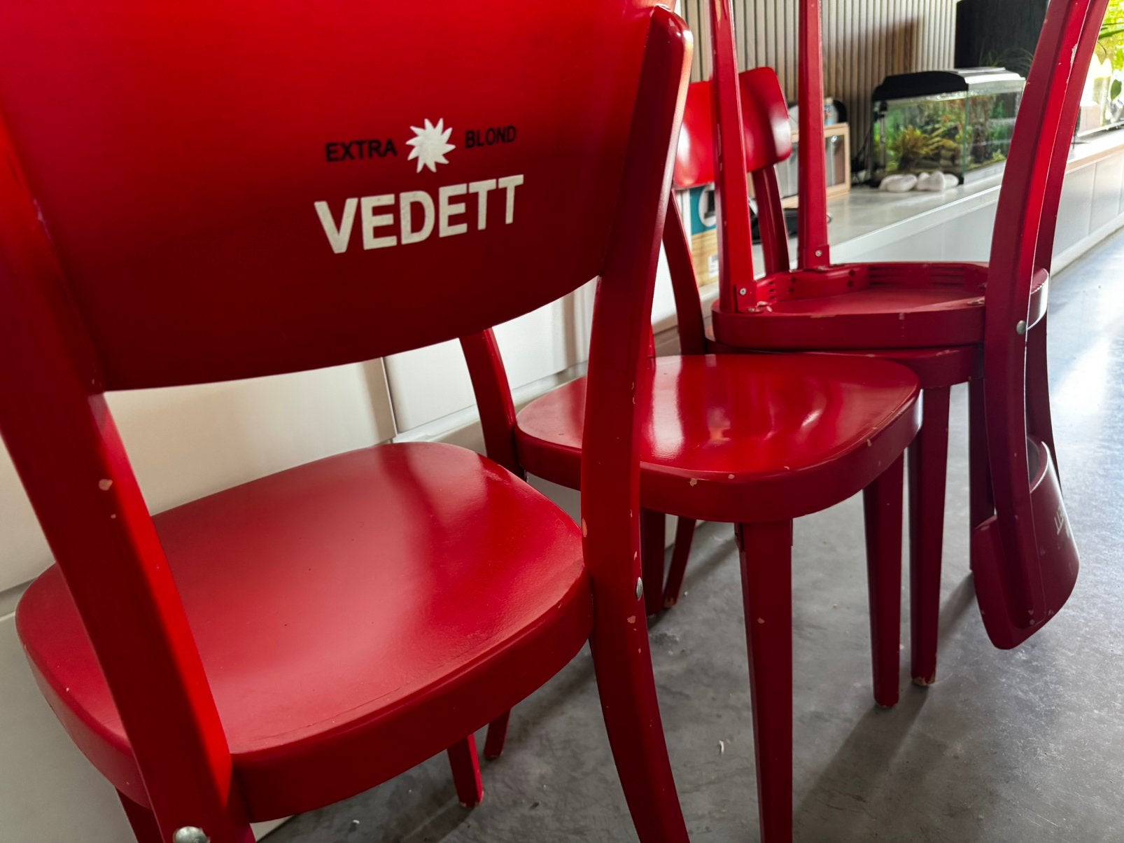 Vedett stoelen, Huis en Inrichting, Stoelen, Ophalen, Gebruikt, Rood