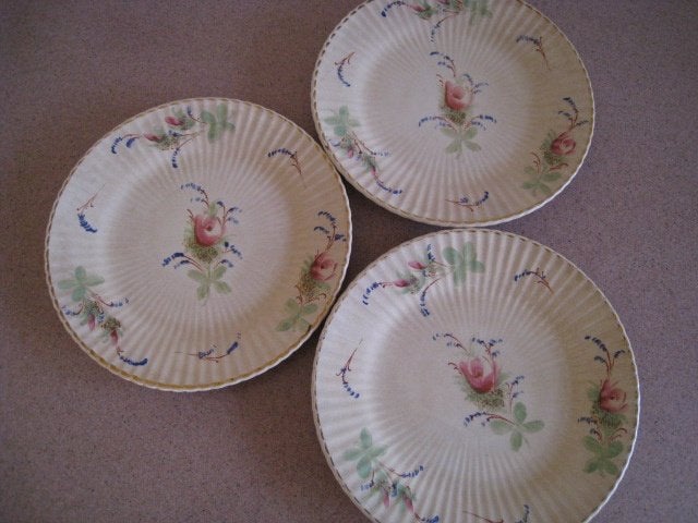 3 belles assiettes anciennes, peintes à la main, parfait éta, Enlèvement