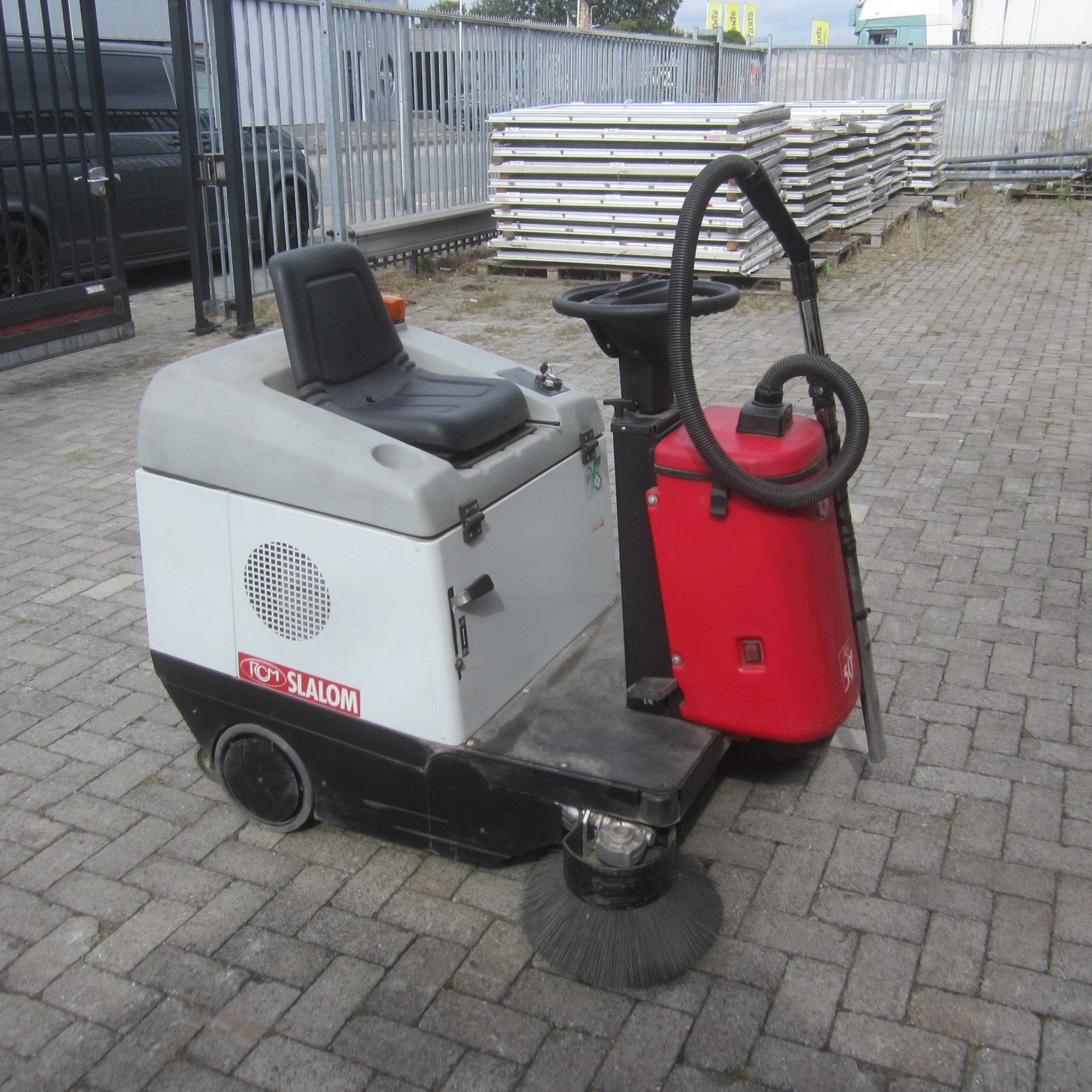 RCM Slalom, zitveegmachine elek., veegbreedte 1.20 mtr., Articles professionnels