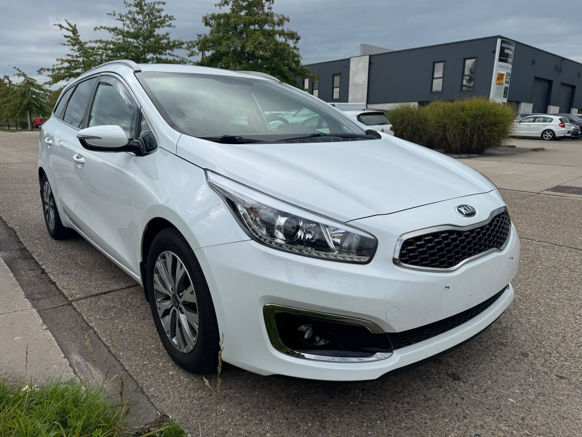 Kia Ceed Kia Ceed SW 1.0 Benzine GPS Camera Trekhaak Gekeurd, Auto's, 0 kg, 0 kg, Parkeersensor, Bedrijf