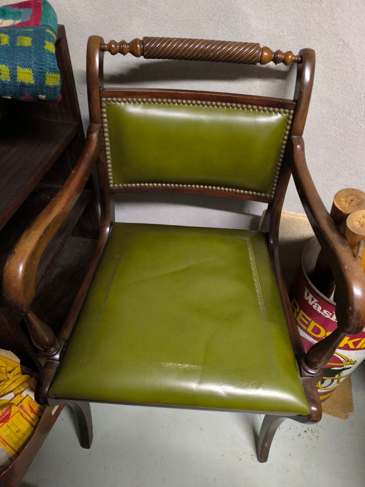 Leder houten stoel, Ophalen