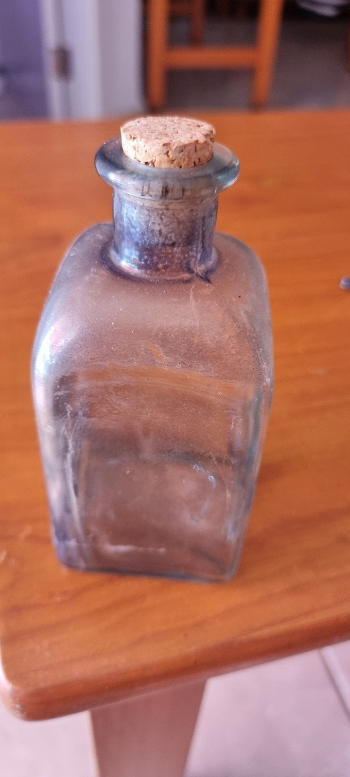 Kleine vintage fles met kurk, Ophalen