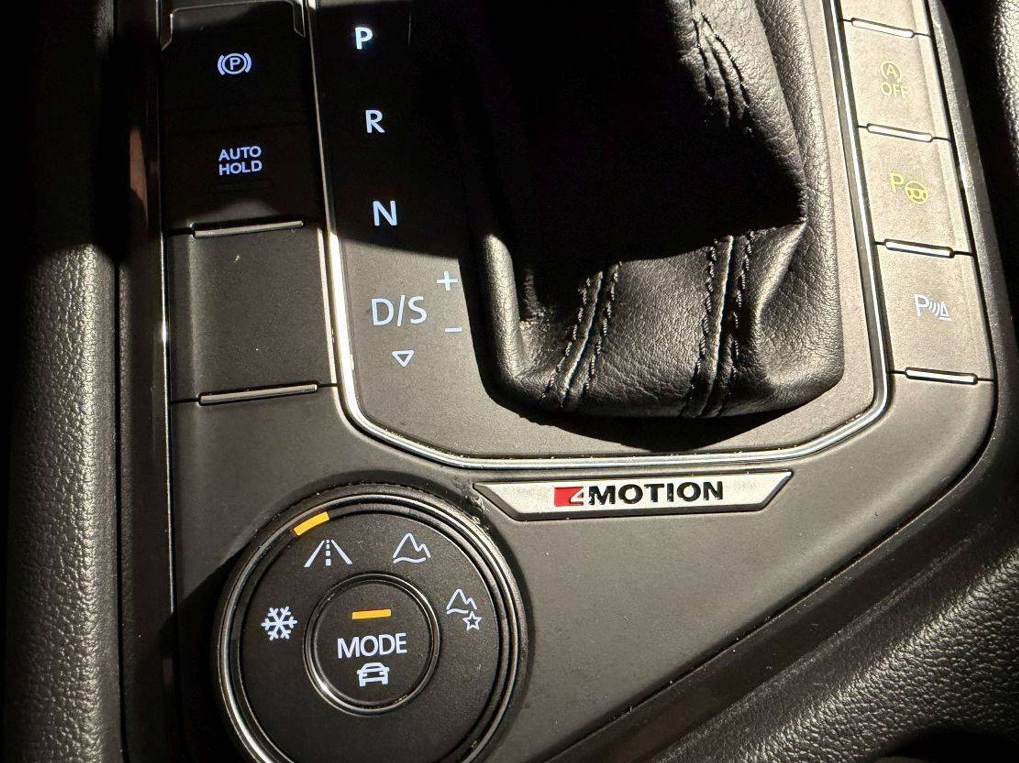 Volkswagen Tiguan 2.0 TSI 220PK 4MOTION * R-LINE * INDUVIDUA, Autos, Cuir, Achat, Euro 6, Autres carburants