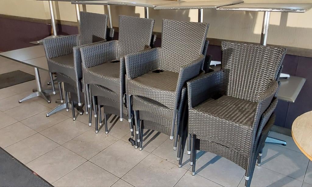 15 x terras-stoelen "rotan-look", Tuin en Terras, Tuinstoelen, Ophalen, Gebruikt, Rotan, Stapelbaar