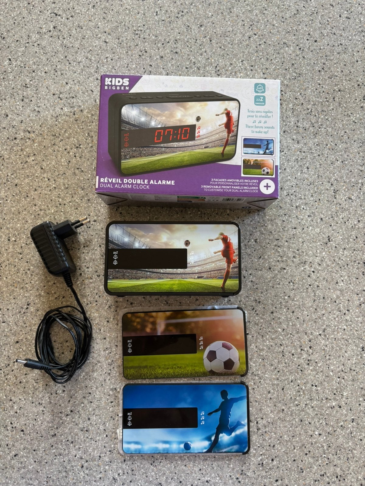 Wekkerradio thema voetbal., Elektronische apparatuur, Wekkers, Ophalen, Zo goed als nieuw, Analoog