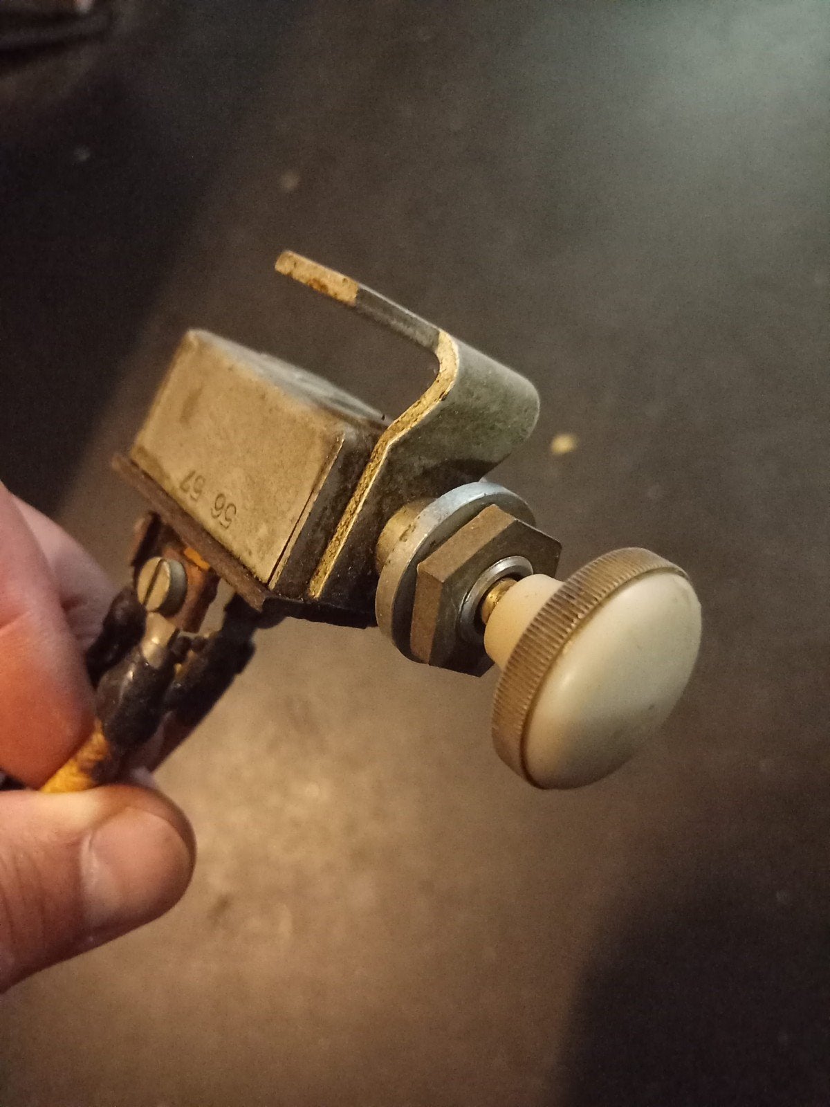 oldtimer trekschakelaar met wit knop, Ophalen of Verzenden