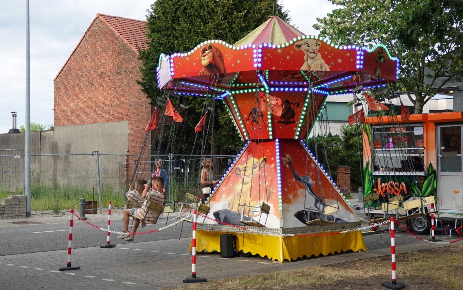 zweefmolen kermis attractiete huur evenement feest bredarie, Ophalen