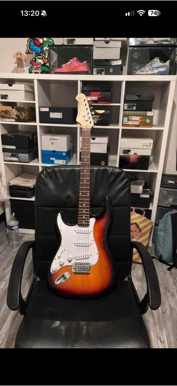 Gloed nieuwe gitaar, Enlèvement, Comme neuf
