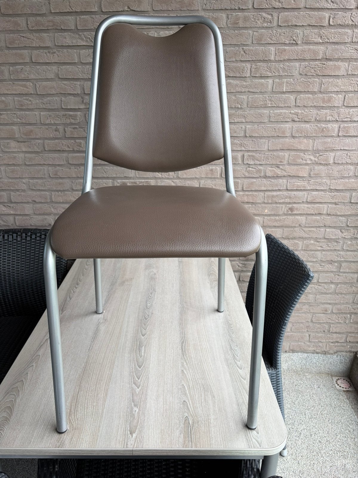 2 keukenstoelen, Huis en Inrichting, Ophalen, Gebruikt, Bruin, Twee