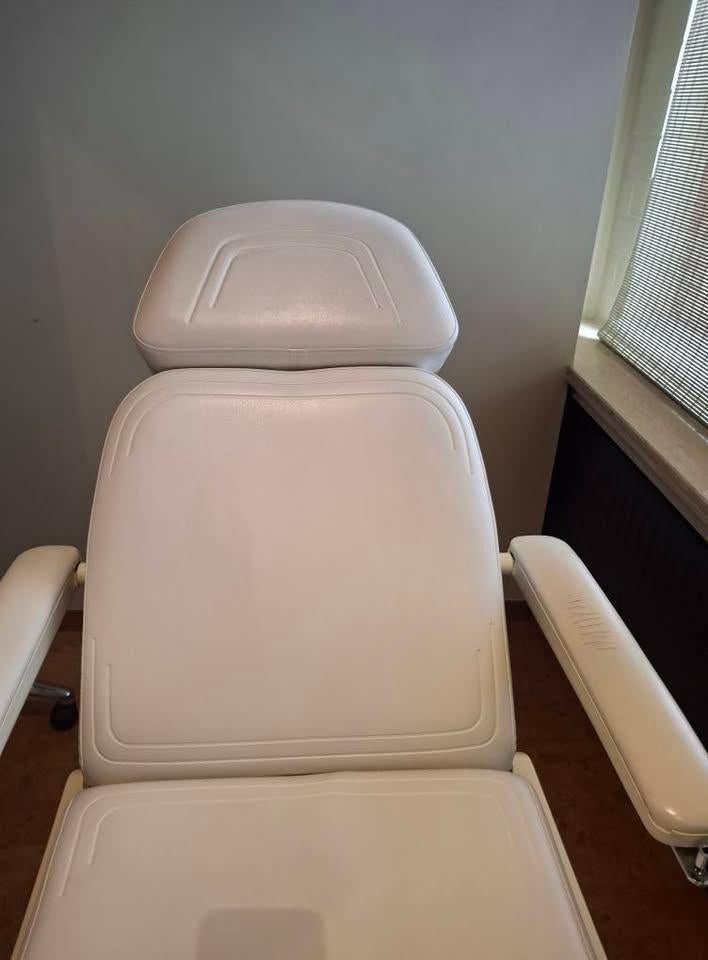 Behandelstoel in zeer goede staat., Ophalen, Zo goed als nieuw, Massagetafel