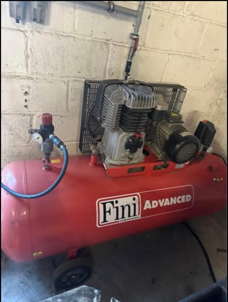 Professionel luchtcompressor Fini 270 liter, Doe-het-zelf en Bouw, Compressors, Ophalen, Zo goed als nieuw