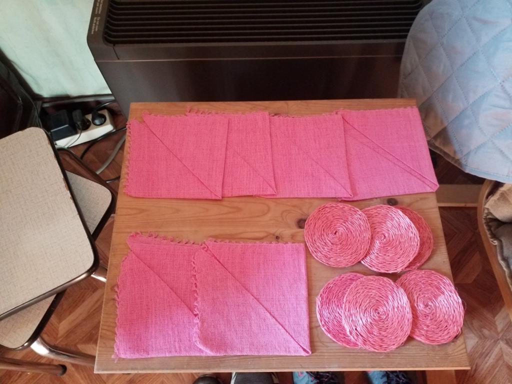 Linnen servetten en onderzetters van rafia, Huis en Inrichting, Keuken | Textiel, Ophalen of Verzenden, Nieuw