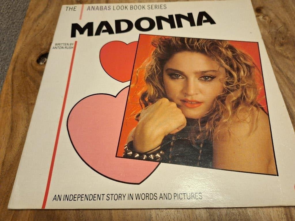 Anabas Look Book MADONNA + 2001 Calendar, Ophalen of Verzenden, Zo goed als nieuw, Poster, Artwork of Schilderij