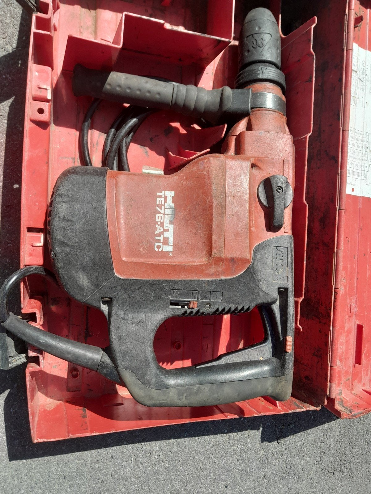 Hilti breekhamer, Ophalen