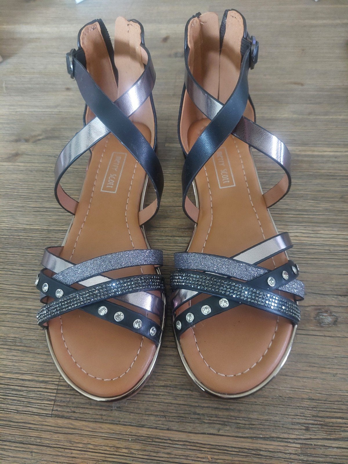 Splinternieuwe sandalen 36, Ophalen